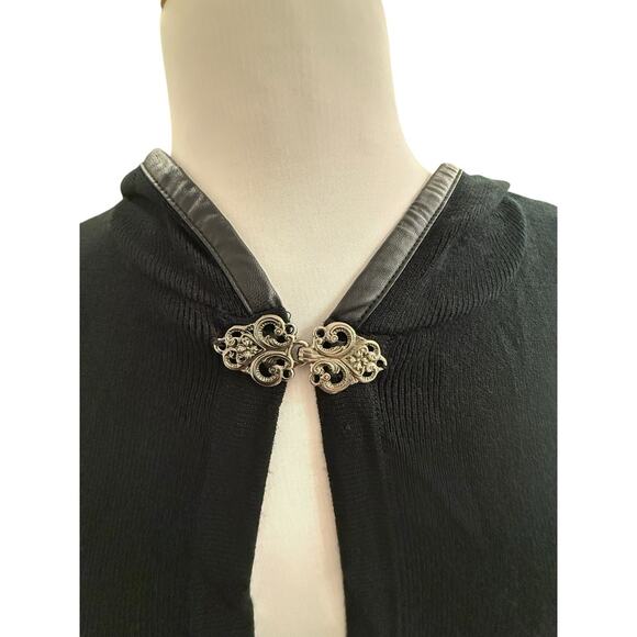 Patricia Nash Cape Poncho Vegan Leather Trim Ornate Metal Clasp Black OS NEW - Picture 6 of 13